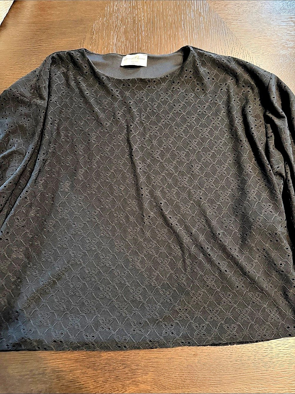 discount divas Black Eyelet Long Sleeve Top Size 2XL Like New